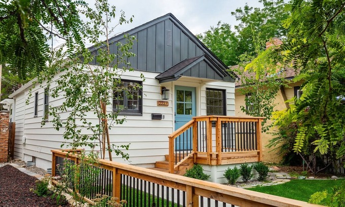 North End Cottage | Cheerful 2-bedroom Cottage