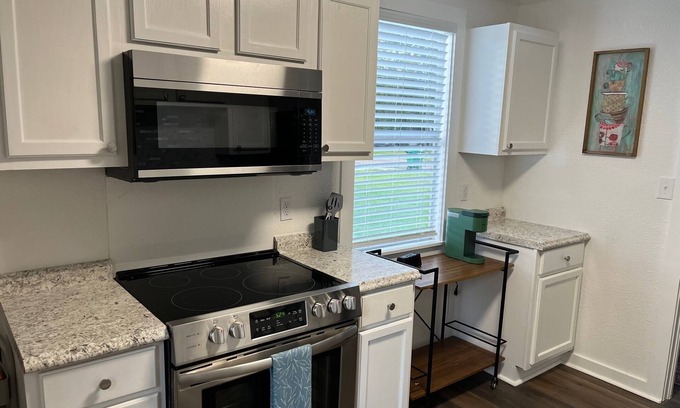 Hattiesburg House | Cheerful 2 bedroom home, minutes from Hattiesburg, USM, & hospitals