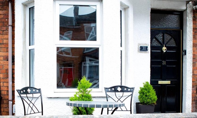 Queens Quarter House | Cheerful 2 bedroom house in the heart of Belfast