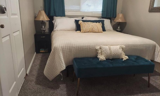Central Colorado Springs House | Cheerful 3 bedroom house. Great location