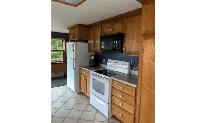 Pittsburg Cabin | Cheerful 3-bedroom Cabin w/Trail and Lake Access
