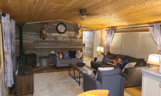 Friendship House | Cheerful 3-bedroom home with lots of outdoor space