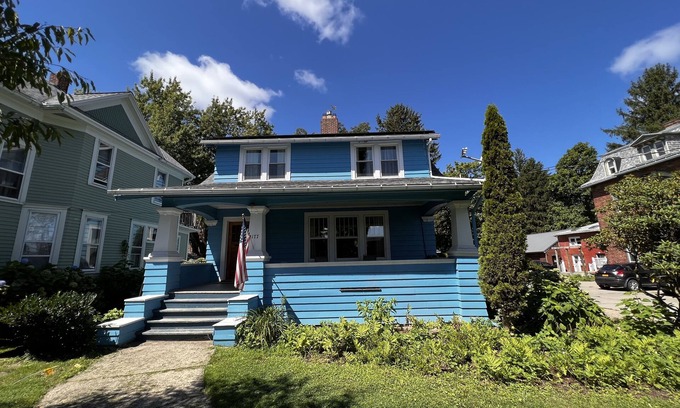 Dunkirk House | Cheerful 3 bedroom home - close to Fredonia