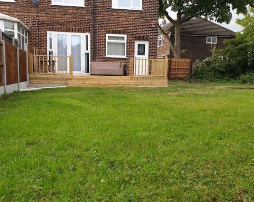 Pendlebury House | Cheerful 3 bedroom house with spacious garden