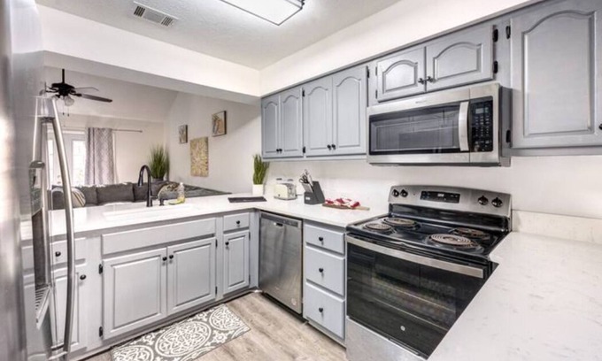 Auburn House | Cheerful 3 bedroom house with patio