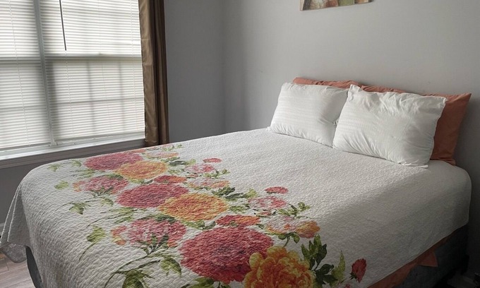 Jonesboro House | Cheerful 3-bedroom residential home w/fireplace