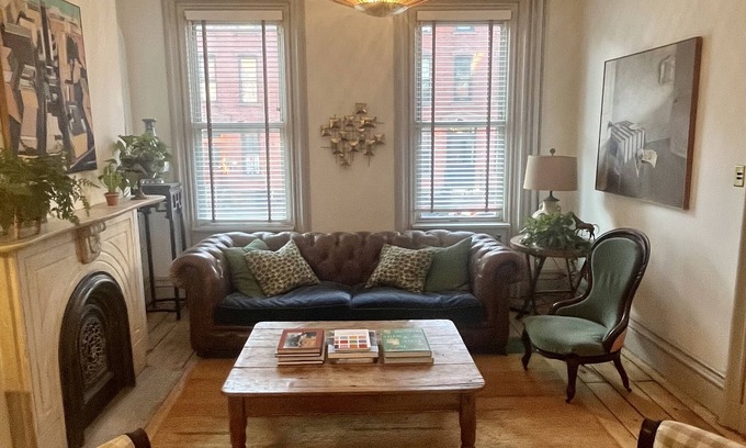 Greenpoint House | Cheerful 3- bedroom townhouse with private garden