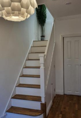 New Eltham Apartment | Cheerful 4 bedroom