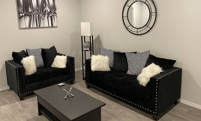 Huntsville House | Cheerful 4 Bedroom Home