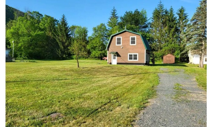 Lanesville House | Cheerful 4-bedroom home perfectly located