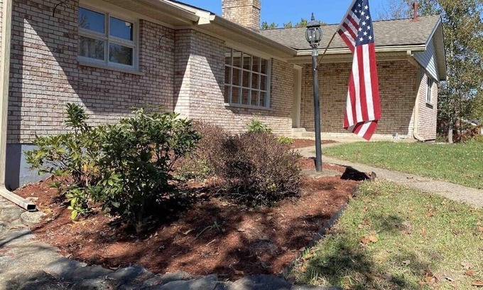 Roselawn Finance House | Cheerful 4-bedroom Home with Jacuzzi tub