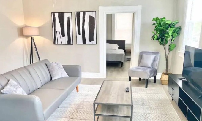 Piqua House | Cheerful 4-bedroom home with fire pit