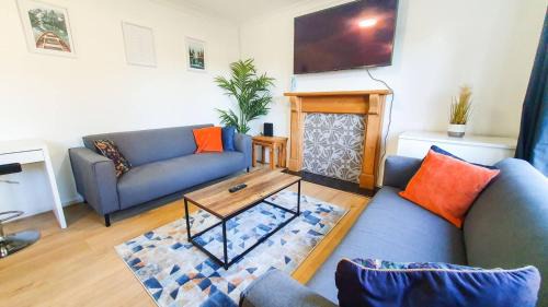 Cheltenham House | Cheerful 4-bedroom House