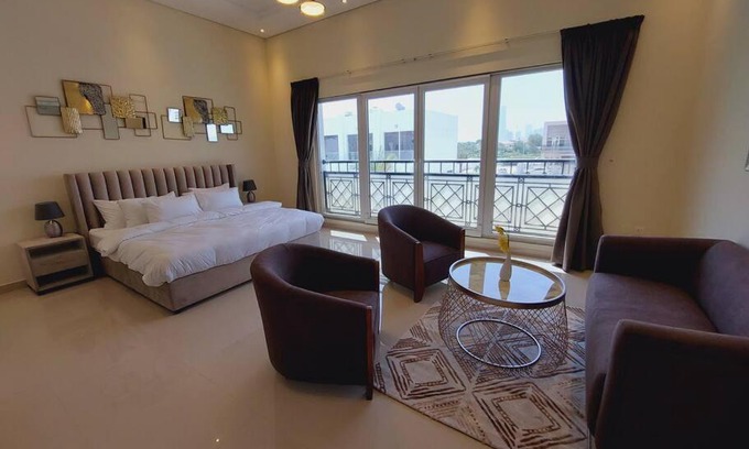 Jumeirah Park Villa | Cheerful 4-bedrooms villa with private pool &gardn
