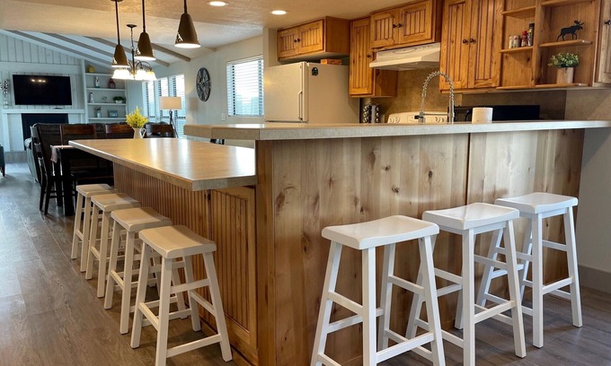 Sweetwater House | ⭐ Cheerful 5 bedroom home with amazing views ⭐