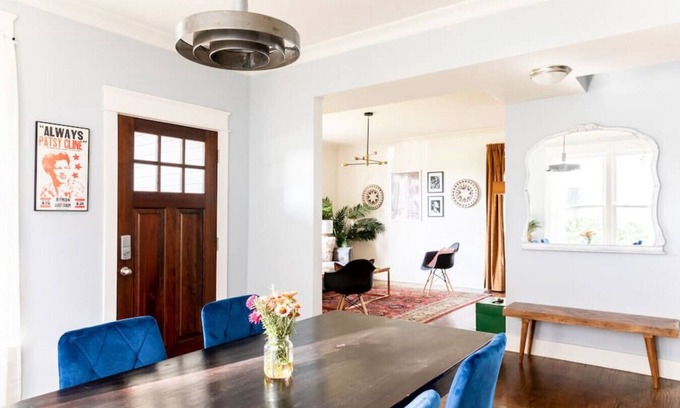 The Nations House | Cheerful 6 Beds, 3 Bedroom House w/Outdoor Space!