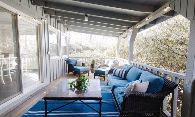 Black Mountain Cabin | Cheerful cabin, modern amenities- close to Black Mountain & Asheville