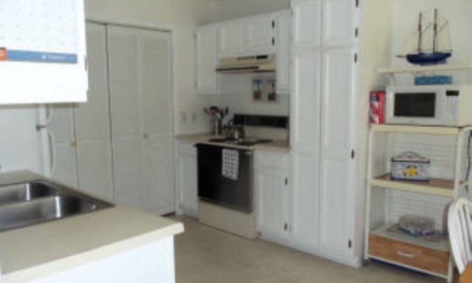 Deep Hole House | CHEERFUL, COMFORTING, & RELAXING!