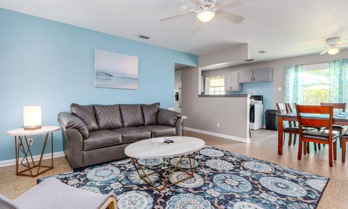 Sun Bay South House | Cheerful Cozy Cottage in South Tampa
