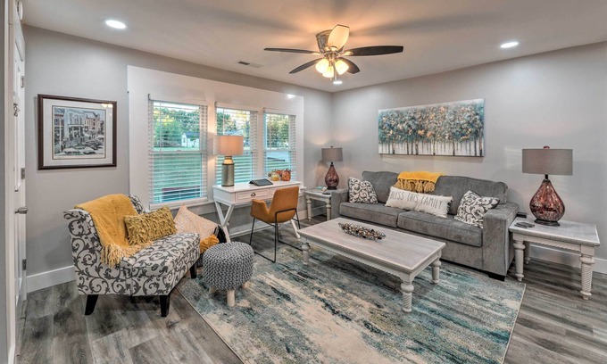 Lebanon House | Cheerful Duplex Unit - 1 Mi to State Park!