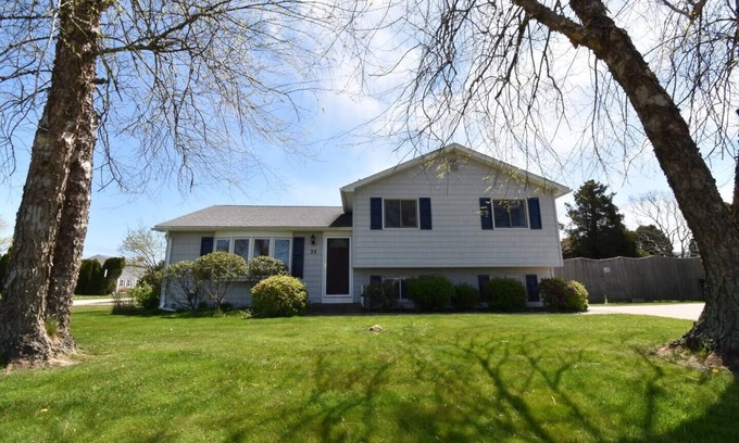 Eastward Look House | Cheerful four-bedroom home with central air