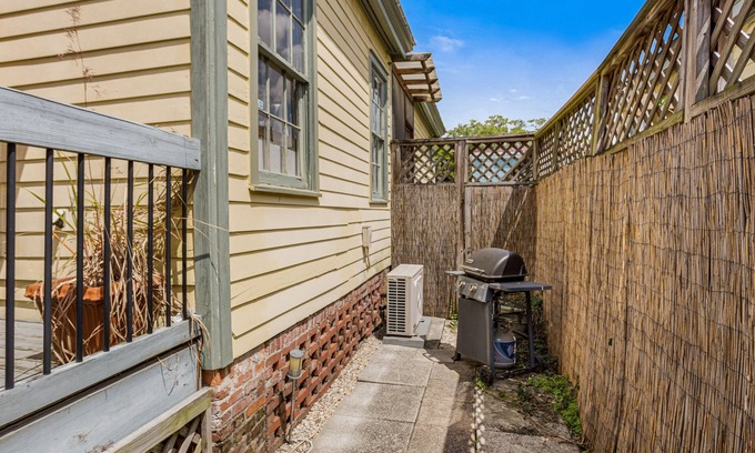 Beach Institute Cottage | Cheerful Historic Cottage w/Courtyard + Private Parking by Lucky Savannah
