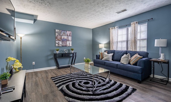Jefferson Park House | ❤️Cheerful house close to Airport & Major areas by Deity villas