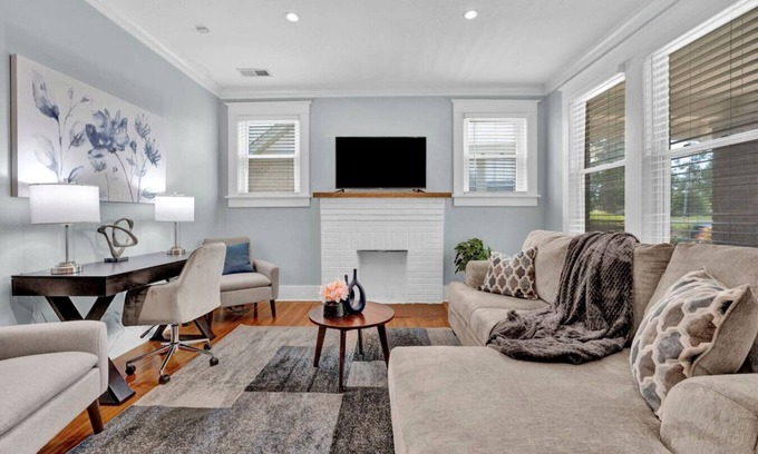 Vollintine-Evergreen House | Cheerful Midtown home with view of Rhodes College