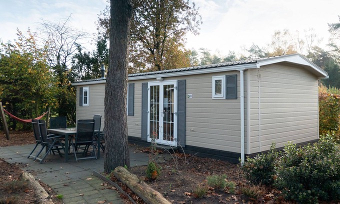 Otterlo Ski Chalet | Cheerful mobile home near Park De Veluwe