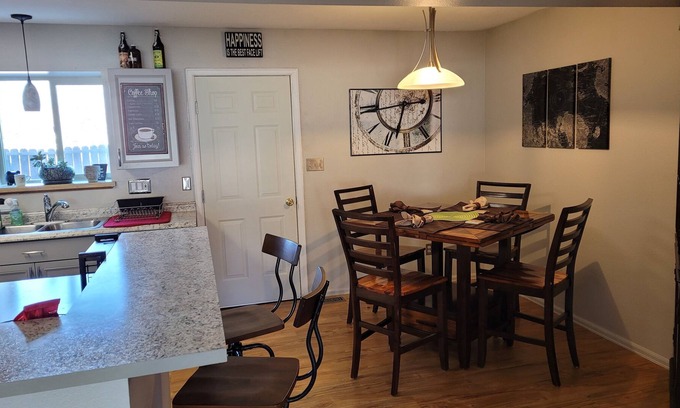 Cheyenne Meadows House | Cheerful Mountain View Townhome