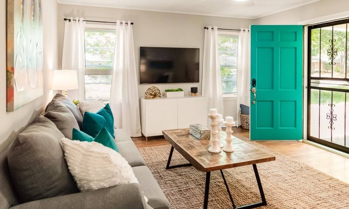 Memphis House | Cheerful nicely furnished 2 bedroom home in a safe neighborhood