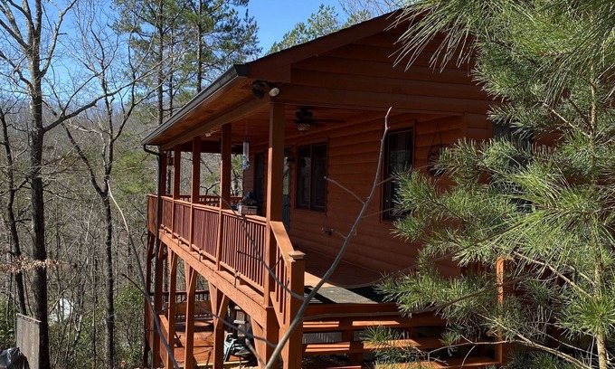 Murphy Cabin | Cheerful quiet mountain cabin on outer edge of Murphy