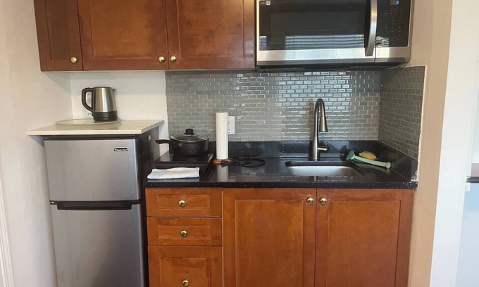 Vancouver South Apartment | Cheerful studio close Langara/49