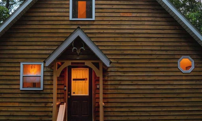 Rockbridge Cabin | Cheerful Two Bdrm Cabin With Hot Tub & Pet Friendly