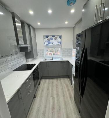 Hale Apartment | Cheerful two bedroom with gorgeous huge garden