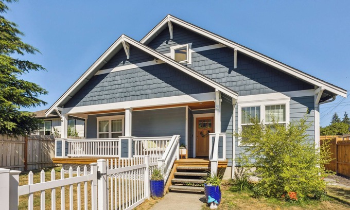 South Tacoma House | Cheery Tacoma Vacation Rental: 7 Mi to Owen Beach!