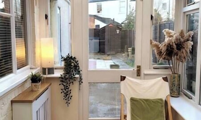 Cheltenham House | Cheltenham Home from Home, Sleeps 4, Sunny Garden