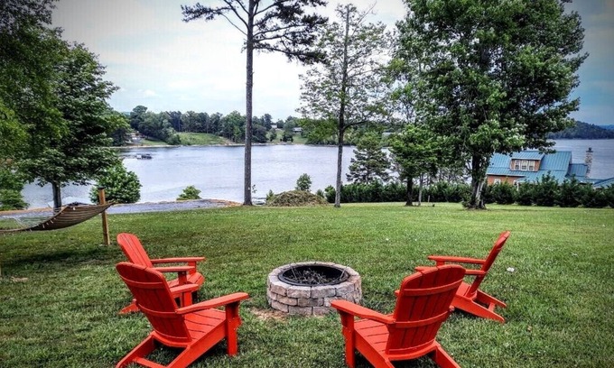 Bean Station House | Cherokee Lakefront Cottage Dock, Firepit, Hammock-Sleeps 4