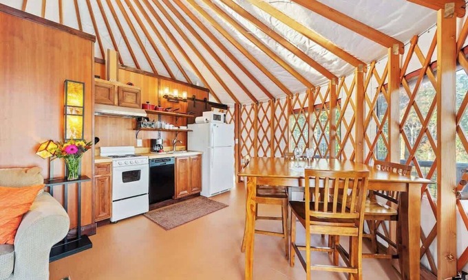 Rising Fawn House | Cherry Blossom Yurt on Lookout Mountain