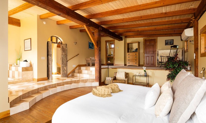 Bozeman House | Cherry Creek Guest House - Spectacular Mountain Views Minutes from Downtown