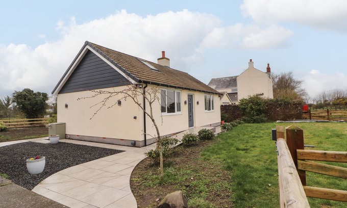 Wigton Cottage | CHERRY CROFT, family friendly, with a garden in Bowness-On-Solway