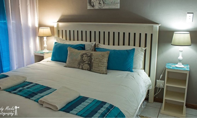 Bloemfontein Apartment | Cherry Lane Self Catering B&B - 1 bedroom / bathroom with shower for 4 guests