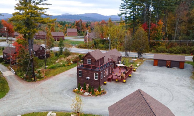 Bethlehem Resort | Cherry Lodge: King Room Near Nature Trails