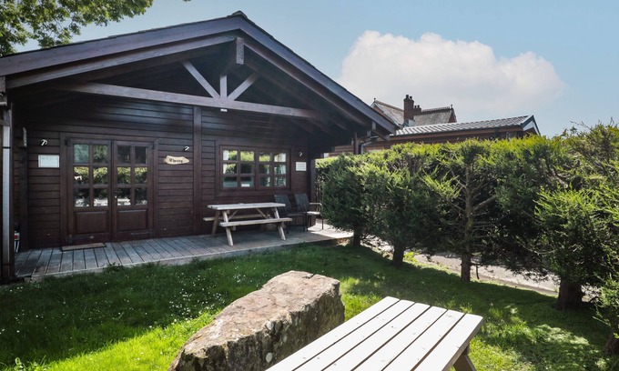 Swanage Cottage | CHERRY, pet friendly, with hot tub in Swanage