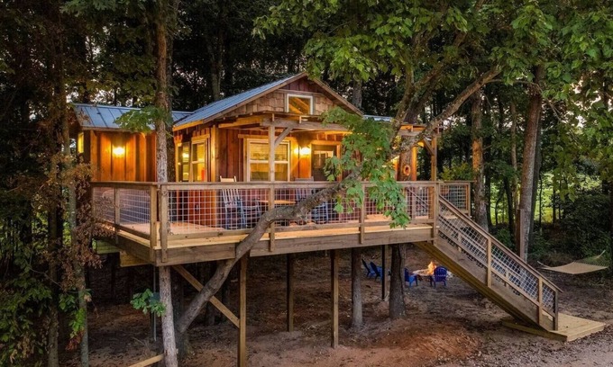 China Grove House | Cherry Treesort "The Tolson"