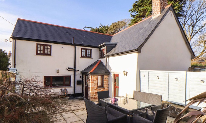 Goldsithney Cottage | CHERRYBROOK COTTAGE, pet friendly, with open fire in Goldsithney