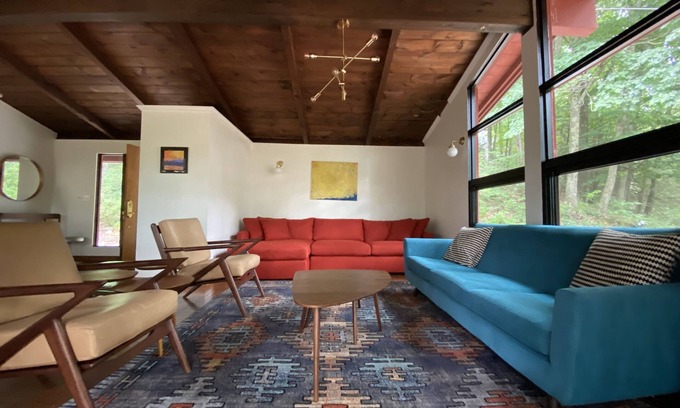 Canton House | Cherrybrook Hideaway - Book now for autumn colors!