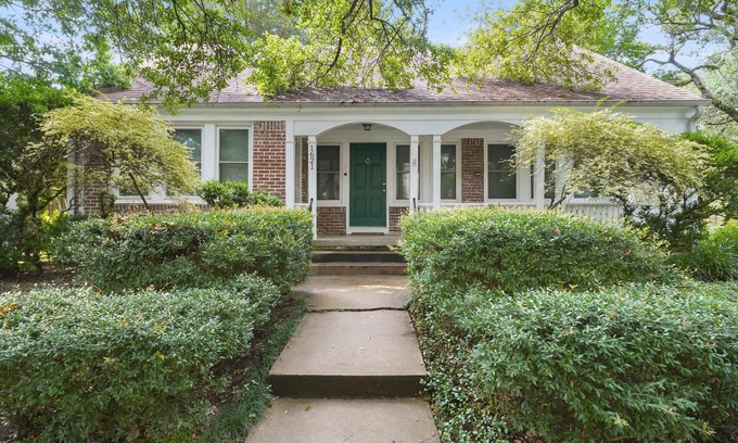 Neartown House | Cherryhurst Park Cottage with Courtyard, fenced yard, BBQ and hot-tub