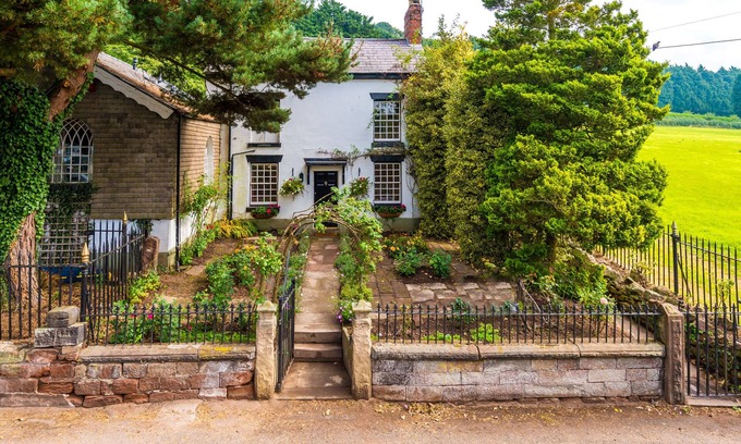Cheshire West and Chester Cottage | Cheshire Countryside, Delamere, Family Retreat
