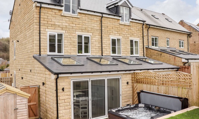 Buxton Cottage | CHESHIRE VIEW, pet friendly, character holiday cottage in Buxton